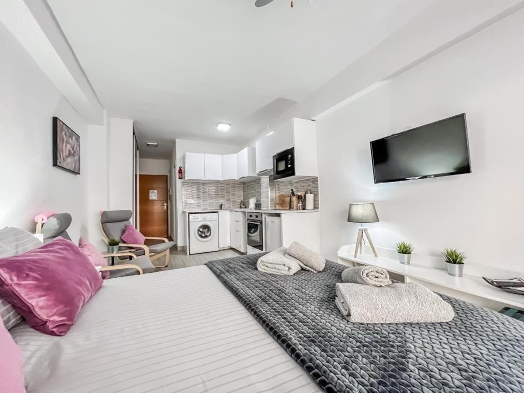 Reformed Studio Apartment In Central Nerja 3K Экстерьер фото